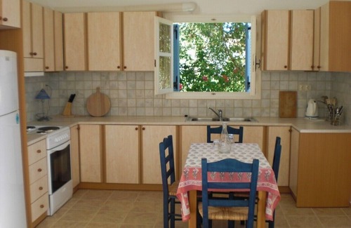 Koroni House | Stunning views, spacious detached house on beach, 15 mins walk to harbour