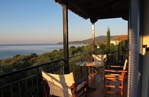Koroni House | Stunning views, spacious detached house on beach, 15 mins walk to harbour