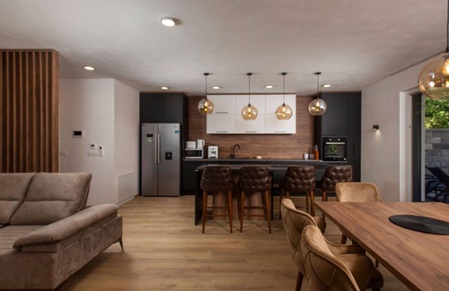 Sucici House | Stunning villa for 6 guests with hot tub, A/C, private pool, WIFI, TV and terrace