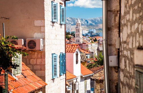 Zrnovnica House | Stunning villa for 8 guests with A/C, WIFI, private pool, TV, terrace and panoramic view