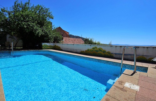 Zrnovnica House | Stunning villa for 8 guests with A/C, WIFI, private pool, TV, terrace and panoramic view