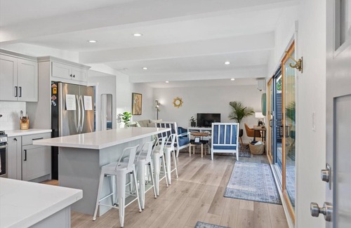 Warm Beach House | Stunning Waterfront Beach House