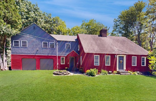 South China House | Stunning waterfront home with beach frontage & dock, & fast WiFi