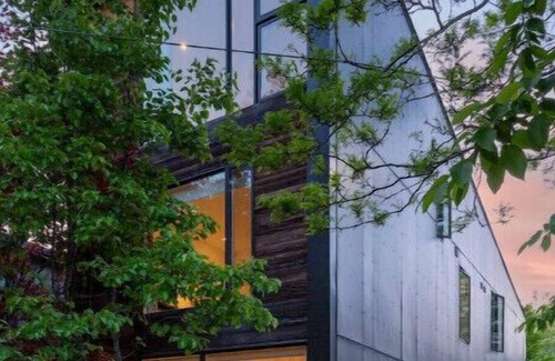 Roncesvalles Village House | Style beacon! The LightHouse @HighParkHomes .can