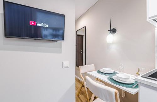 Vilnius Apartment | Stylich white salad studio near the city center