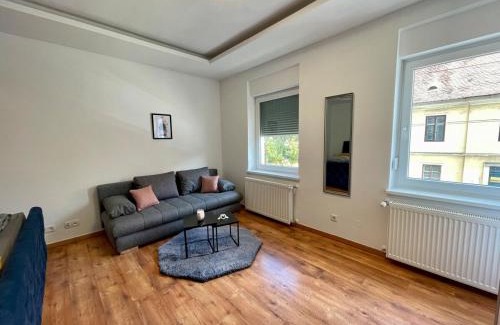 Jakomini Apartment | Stylische Wohnung nähe Stadthalle mit Balkon