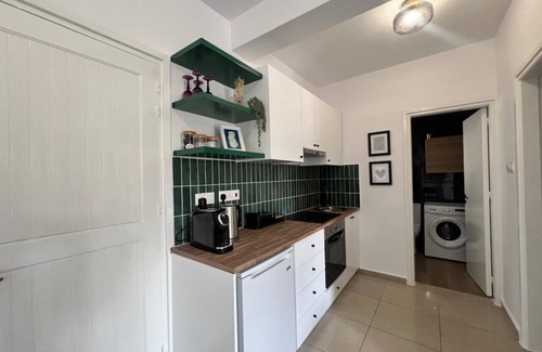 Paphos Apartment | Stylish 1/bdr central apart near the beach