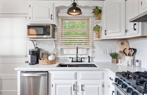 Village Green Apartment | Stylish 1BR Apartment in Cape May