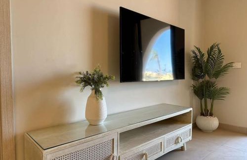 El Gouna Apartment | Stylish 1BR Ground With Free Pool & Lagoon Access In Gouna