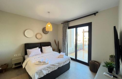 El Gouna Apartment | Stylish 1BR Ground With Free Pool & Lagoon Access In Gouna