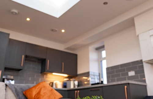 Kirkheaton Apartment | Stylish 2-Bedroom Apartment for 5 Guest