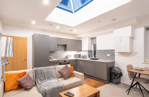 Kirkheaton Apartment | Stylish 2-Bedroom Apartment for 5 Guest