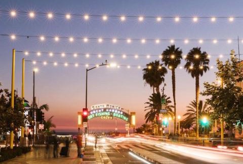 Downtown Apartment | Stylish 2BDR & 2BTH - 15 mins walk to the beach!