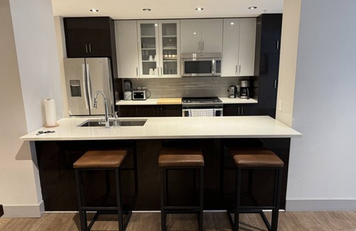 Downtown Halifax Apartment | Stylish 2Bed/2Bath Balcony