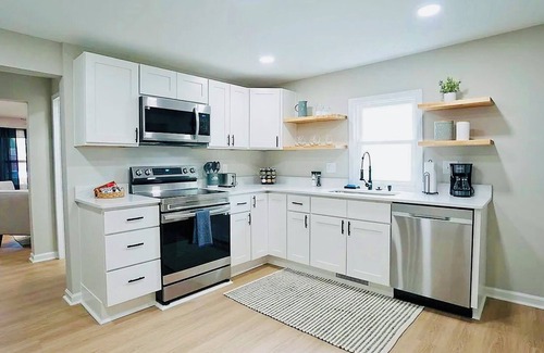 East Durham House | Stylish 3-bedroom home 9 min to Duke 20 min to UNC