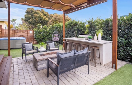 Pacific Beach House | Stylish 3BR Dream HOUSE ❤️ Walk to Beach & Bay - BBQ+Fire Pit+Spa+Bikes+A/C