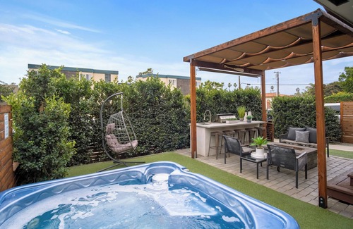 Pacific Beach House | Stylish 3BR Dream HOUSE ❤️ Walk to Beach & Bay - BBQ+Fire Pit+Spa+Bikes+A/C