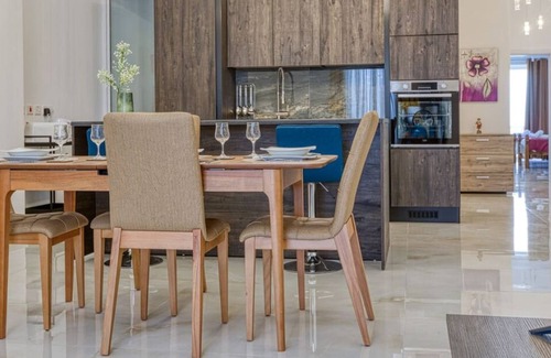 Mosta Apartment | Stylish 3BR home with large terrace in Mosta