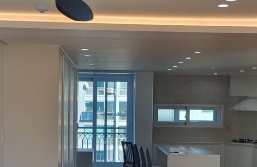 Tobongil-tong Apartment | Stylish 4 Bedroom apartment with Stunning Mountain Views