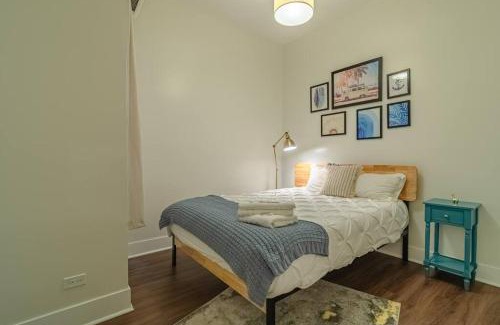 Near South Side Apartment | Stylish 420 friendly 3BR Suite Near Soldier Field and McCormick Place