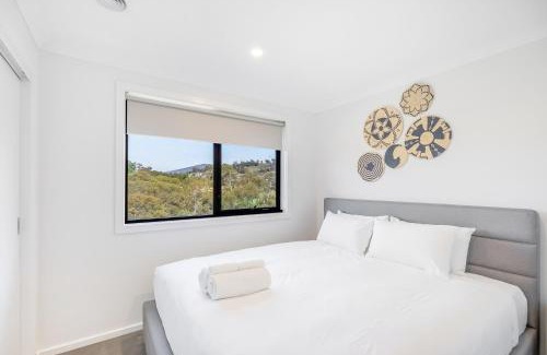 Austins Ferry Apartment | Stylish 4BR Family Escape with Deck & Views Near MONA