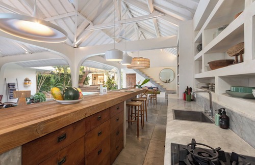 Umalas Villa | Stylish 4BR Kids Friendly 5min Canggu Rooftop