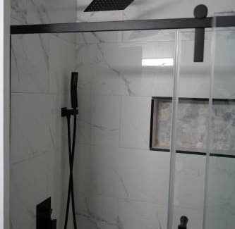 Ellendale House | Stylish 4BR Prime Location Close to All!