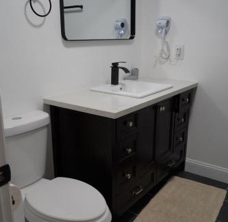 Ellendale House | Stylish 4BR Prime Location Close to All!