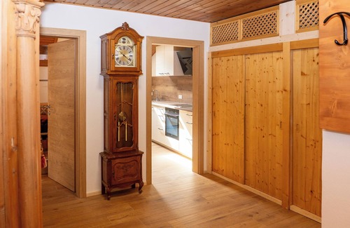 Valle San Silvestro Apartment | Stylish alpine apartment with tiled stove, sauna & panoramic view