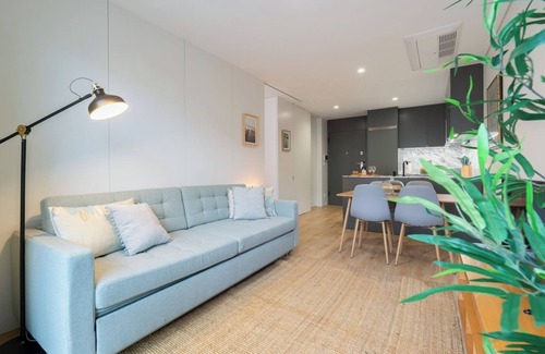 Aldoar Apartment | Stylish and Bright Flat with Balcony by HostWise