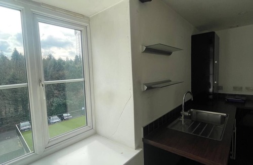 Kingswood Apartment | Stylish and spacious 2 bedroom flat 20 minutes from Gatwick airport