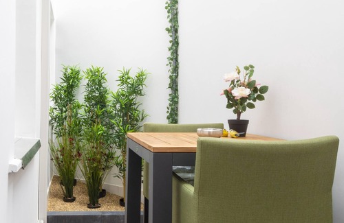 Amandus - Atheneum Apartment | Stylish Antwerp Apartment Near MAS Museum