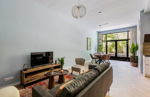 Weesperzijde Apartment | Stylish apartment next to the Amstel river- Unit D
