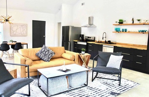 Forestburg House | Stylish Barndo Escape w/Fire Pit & Patio