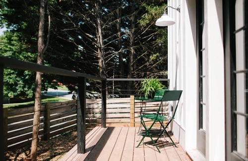 Martha Jefferson House | Stylish Belmont Studio: Walk to Downtown Mall