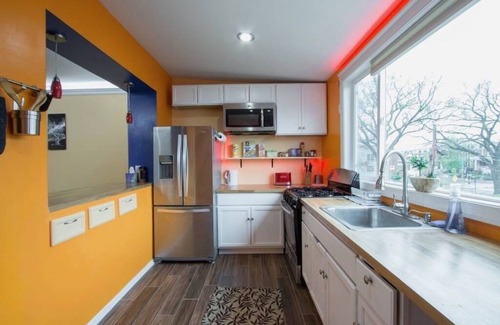 Kingman Park Apartment | Stylish, bright 1 Bedroom Apt on 2nd Floor, Near H St. NE Capitol Hill