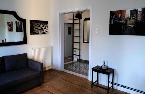 Koukaki Apartment | Stylish Bright Athenian Flat