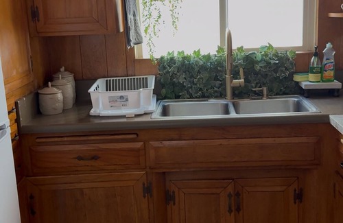 Burbank House | Stylish Burbank Getaway – Ensuite Baths + Prime Location!n10 Mins to Universal!