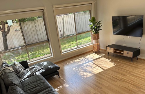 Horsham House | Stylish Centrally Located