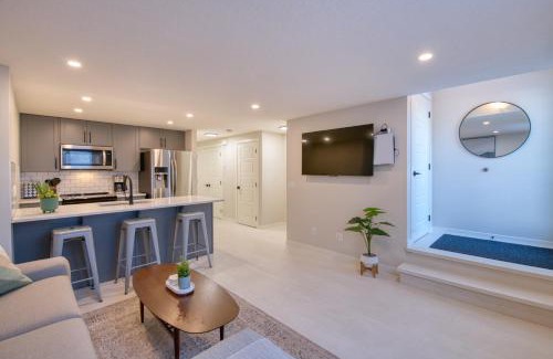 Keith Apartment | Stylish & Comfy Mountain Escape King Bed PS5!