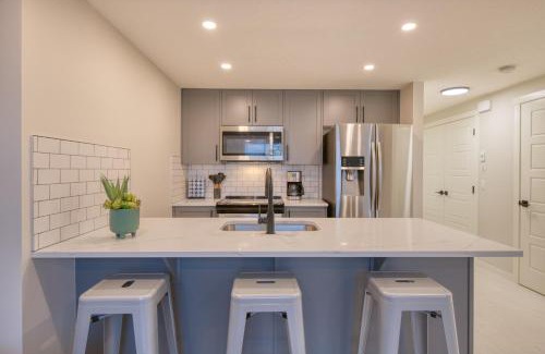 Keith Apartment | Stylish & Comfy Mountain Escape King Bed PS5!