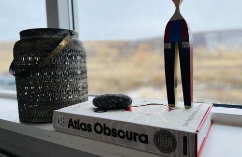 Borgarnes Apartment | Stylish cottage with hot tub