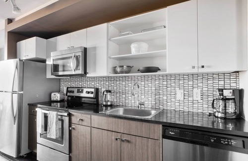 Theatre District Apartment | Stylish Downtown 1BR w/Luxury Amenities and Rooftop Views by Blueground