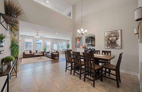 College Park House | Stylish Escape Near lake Conroe & The Woodlands