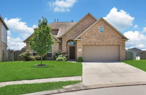 College Park House | Stylish Escape Near lake Conroe & The Woodlands