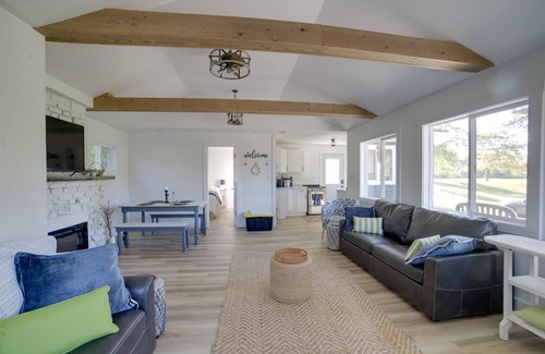 Grass Lake Cottage | Stylish Grass Lake Retreat - Steps to Park!