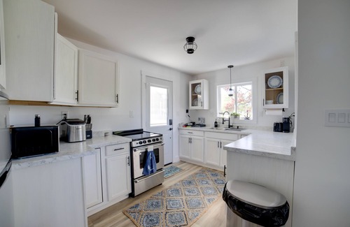 Grass Lake Cottage | Stylish Grass Lake Retreat - Steps to Park!