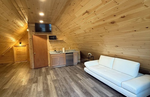 Sangerville Apartment | Stylish Guest Loft – Cozy & Quiet Stay in charming Sangerville