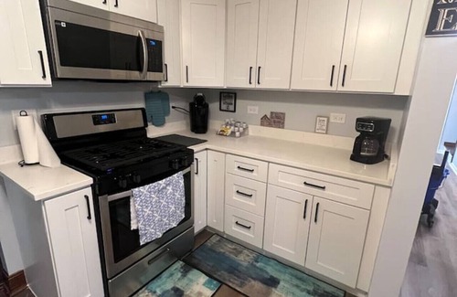 Crystal Lake House | Stylish Home for 12~Games Room~Pet Friendly