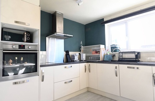 Warwick House | Stylish home in Warwick with piano. Free parking! EV charger available